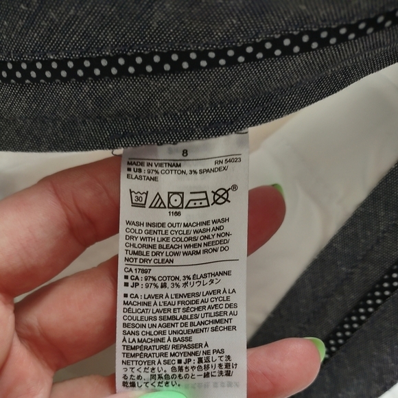 Banana Republic White Scalloped Hem High Waist Shorts With Faux Pockets. Size 8 - Picture 4 of 5